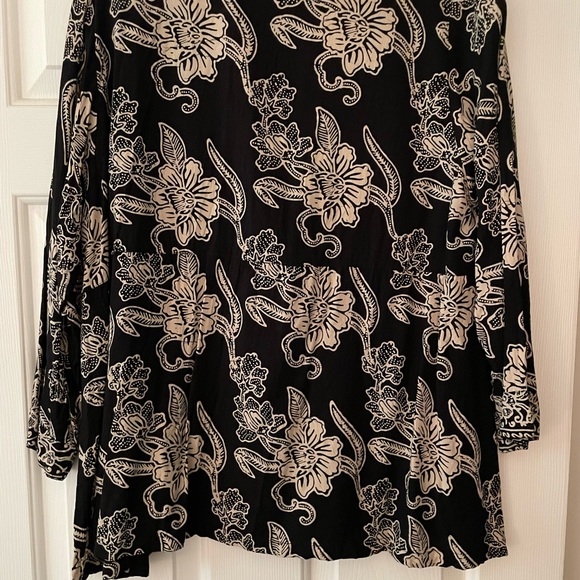 Beautiful Carmel look - Picture 3 of 5